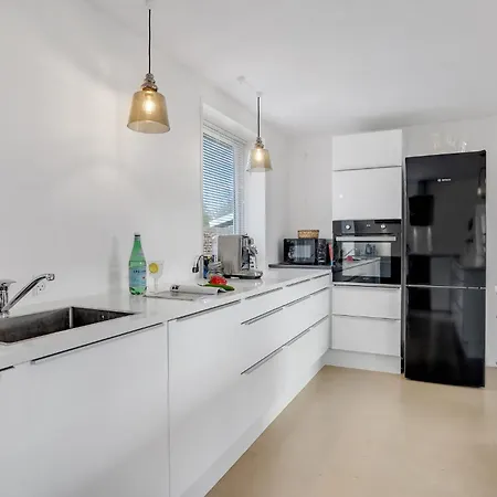 Gorgeous In With Kitchen Holiday home *